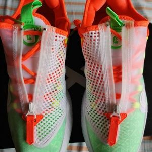 PG 4 G SIZE 9.5 MEN SIZE 11 WOMEN